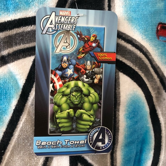 Marvel Avengers Beach Towel 28” x 58” - Picture 2 of 3